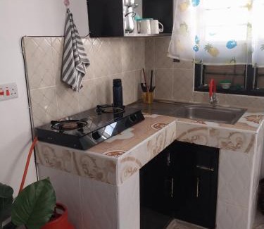 Ukunda Bed & Breakfast | Candys Apartment