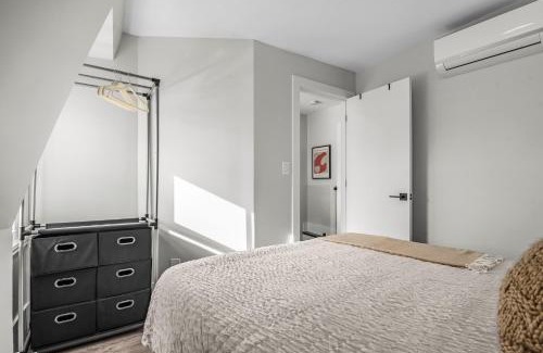 Trinity - Bellwoods Hotel | 3 bed+TTC+Trinity Bellwoods+Kensington+Work desk