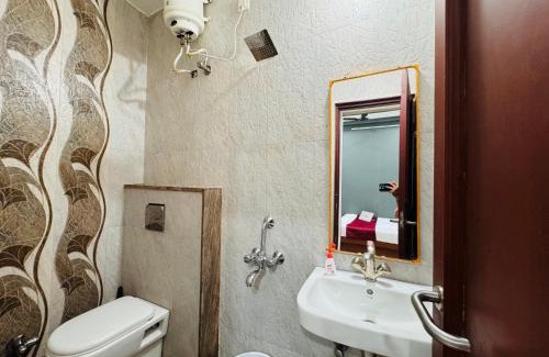 Indore Apartment | Home Escape 2BHK Apartment Near Brilliant Convention Centre - Adults Only