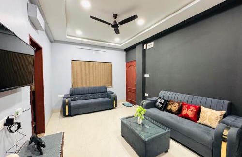 Indore Apartment | Home Escape 2BHK Apartment Near Brilliant Convention Centre - Adults Only