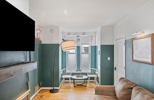 H Street Corridor Apartment | Private Hot Tub - The Art Suite - Capital HILL DC
