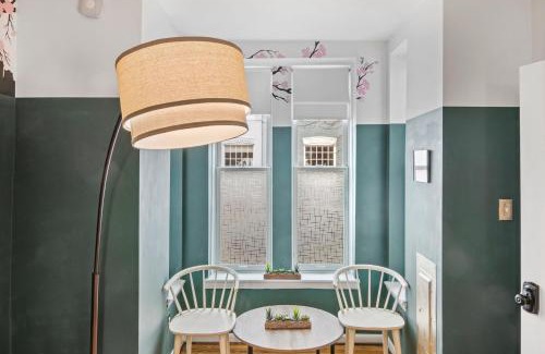 H Street Corridor Apartment | Private Hot Tub - The Art Suite - Capital HILL DC