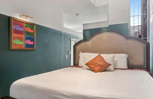 H Street Corridor Apartment | Private Hot Tub - The Art Suite - Capital HILL DC