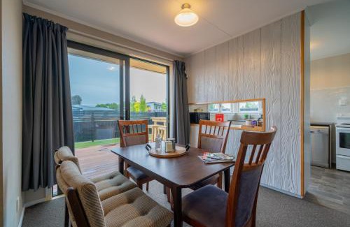 Te Anau House | Green Cottage - Te Anau Holiday Home