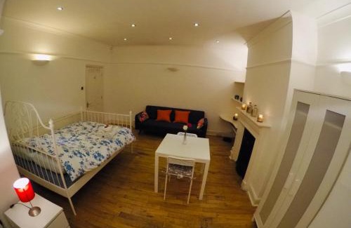 Mildmay House | Huge Double Room Near Central London