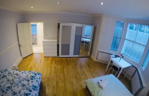 Mildmay House | Huge Double Room Near Central London