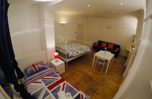 Mildmay House | Huge Double Room Near Central London