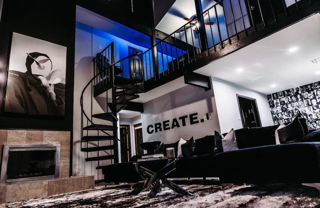 Unlock Unprecedented Creation Experiences with Our Luxury Loft Townhouse Rental!