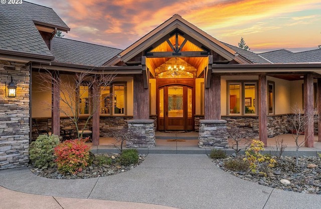 Opulent estate in close proximity to renowned wineries and golf.