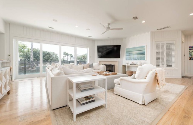 Last minute summer specials! Walk to the beach! Light and bright vacation home!