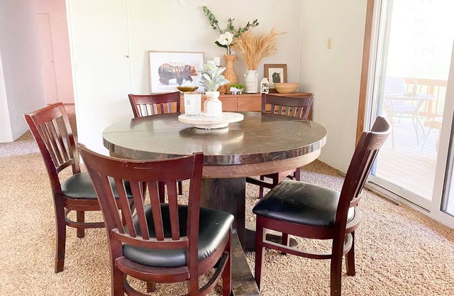Spacious 4 Bedroom Home in the Hills of Idaho