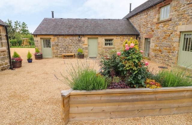 COLLECTING YARD, pet friendly, with open fire in Longnor