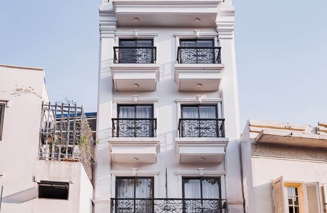 The Eastern Hotel & Apartment