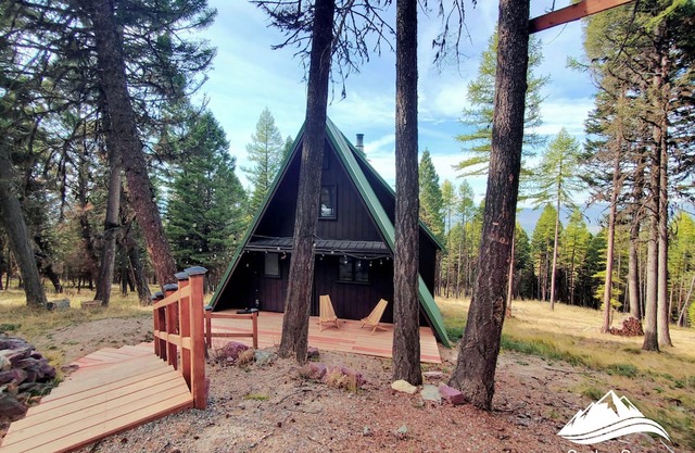 Das BârenHaus is a Charming 2-bedroom A-frame cabin in lovely Seeley Lake