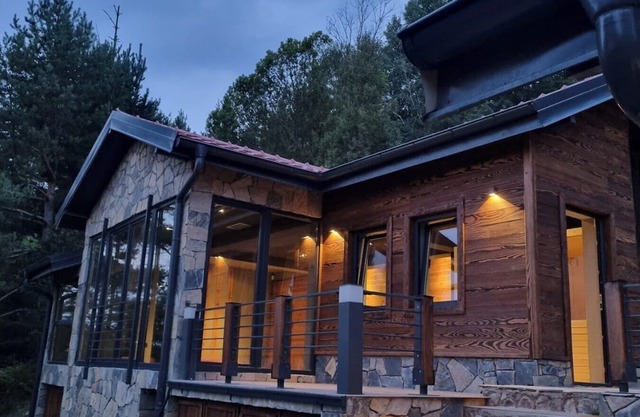 Charming 5-bedroom cottage with WiFi in Berovo