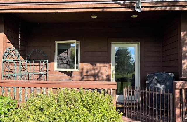 Cozy 2-bedroom townhome in Pagosa Springs with 2 car garage