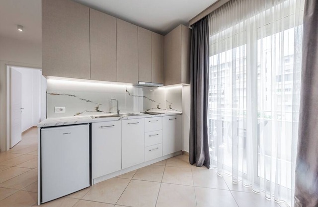 Glam Apartment 8