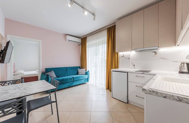 Glam Apartment 1