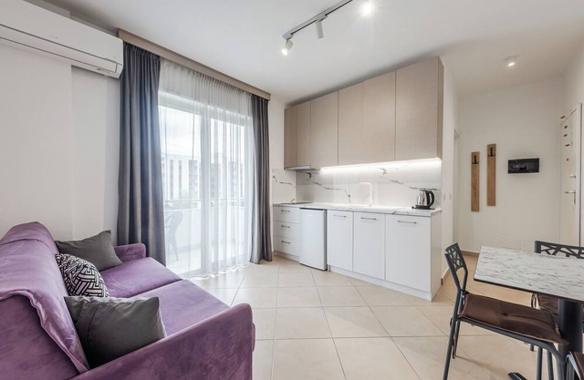 Glam Apartment 5