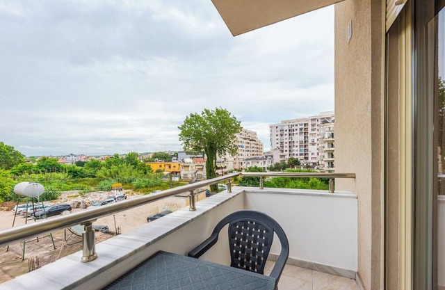 Glam Apartment 3