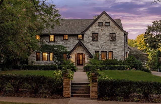Mount Curve Manor with Hot Tub Views of Minneapolis Skyline