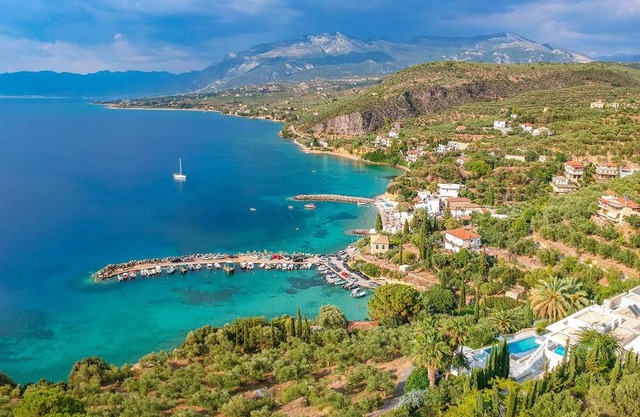 Spacious Cottage - Panoramic Sea & Mountain Views