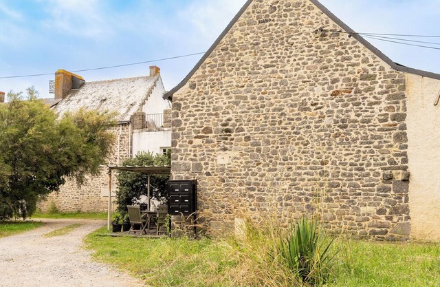 Apartment 'T2 Guérande Proche Plage' with small courtyard