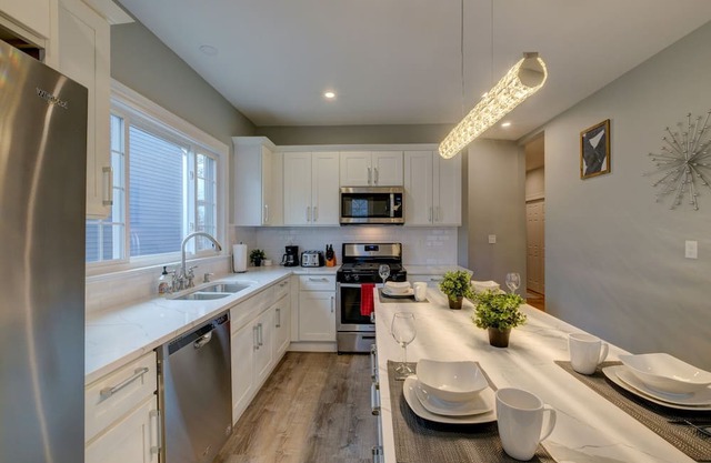 Spacious 2bd/1ba | Free Parking | 3D TOUR 8327