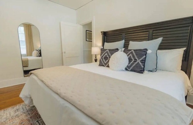 Cozy 1-bedroom condo in charming Palm Springs with AC, WiFi