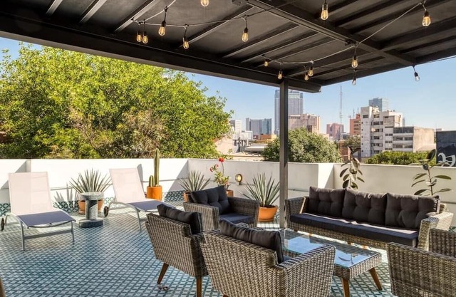 Mr. W | 2Br |Balcony + Location