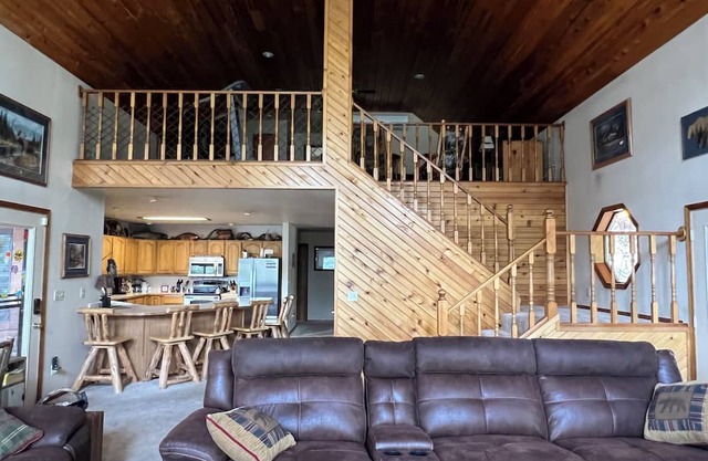 Unwind in our geothermal pool retreat! Frepit, horseshoe pits, sleeps 10, and WiFi.