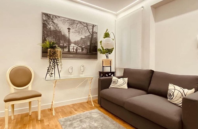 Quiet and Cozy Downtown Apartment