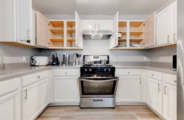 Single-Story｜Fenced Backyard｜Walk-in Closet｜Instant Tour #41721