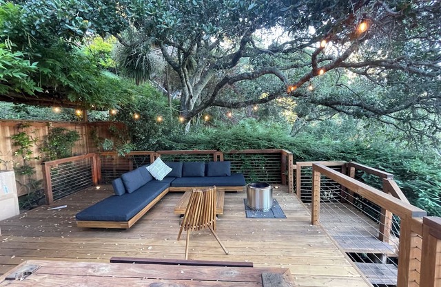 Oasis of Peace among the trees with SF views & access to trails and Mill Valley