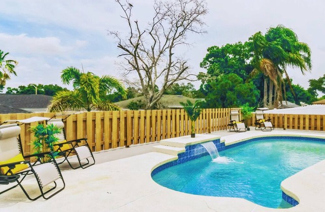 Modern Home with Pool Paradise 10 min from Beach!