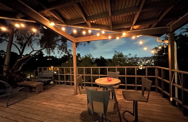 Highland Park Designer Home with Massive deck & stunning views. Pet Friendly!