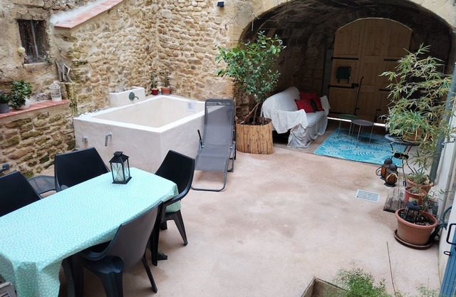 Maison de Village à Deux pas de la Rivière