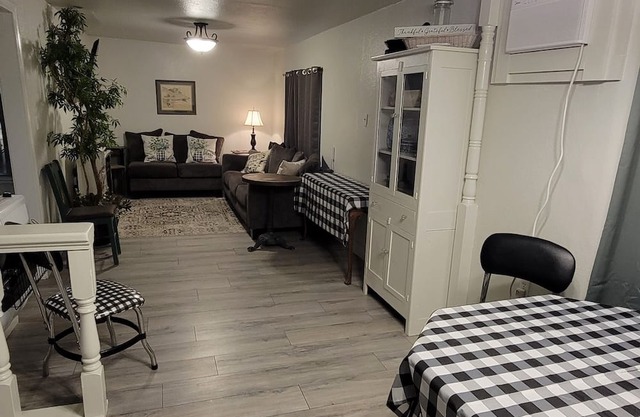 Pickens Place Cheerful, Cozy Cottage