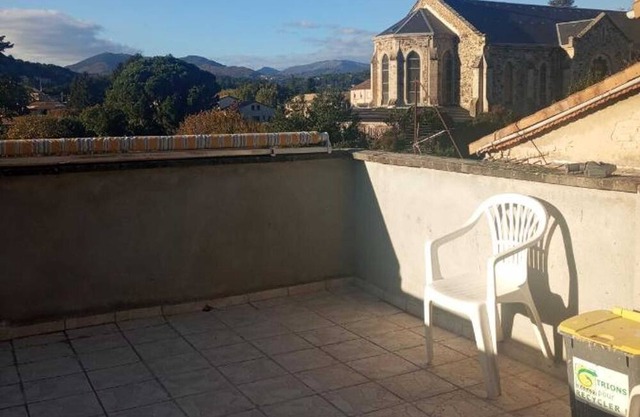 Homerez - Beautiful apartement for 3 ppl. with terrace and balcony at Aubenas