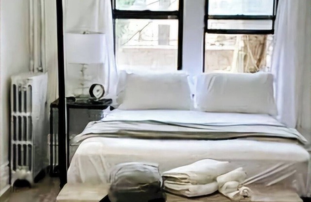 The Lifestyle Suite ✨️ Brownstone Apartment