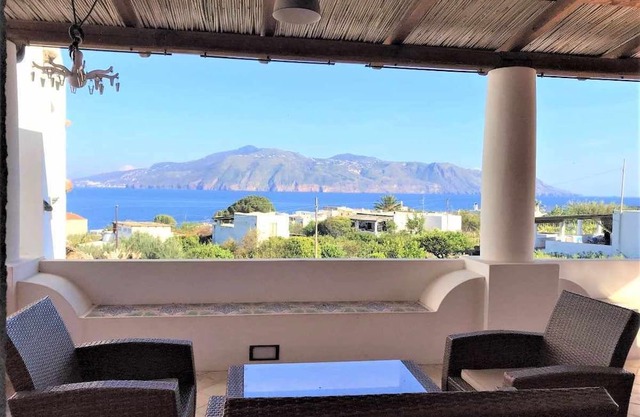Casa Il Faro - sea view, 100m from the beach