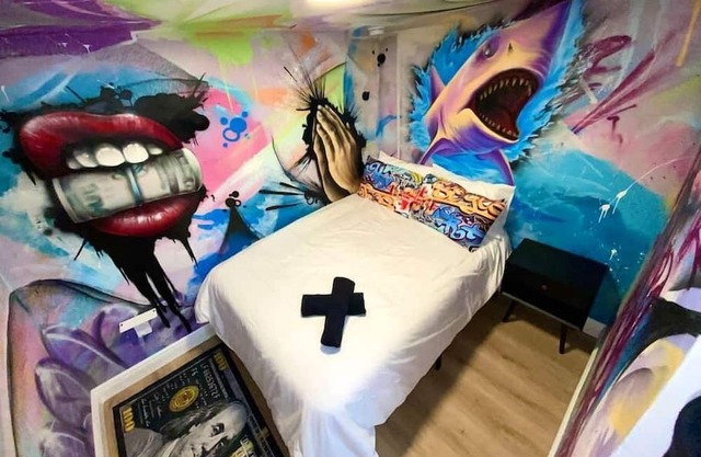 Cozy & Colorful Miami Art Canvas w/HotTub & Murals