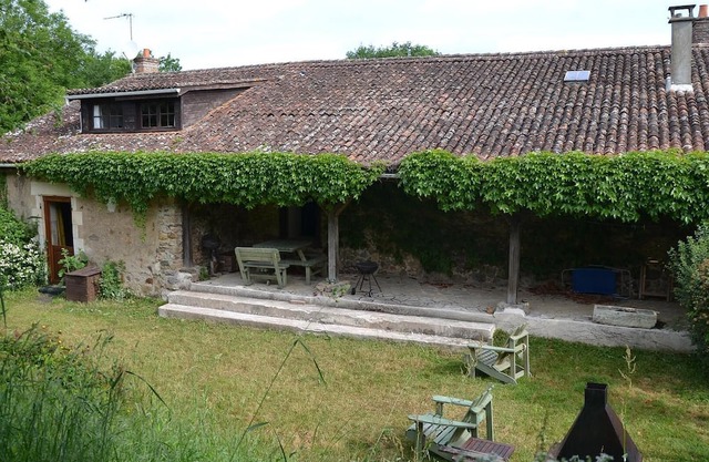 Holiday Home 'Gîte Le Noyer' with Private Terrace, Private Garden and Wi-Fi