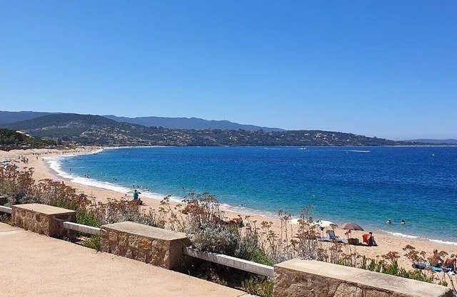 3-bedroom apartment, sleeps 8, 300m from Agosta beach and all amenities