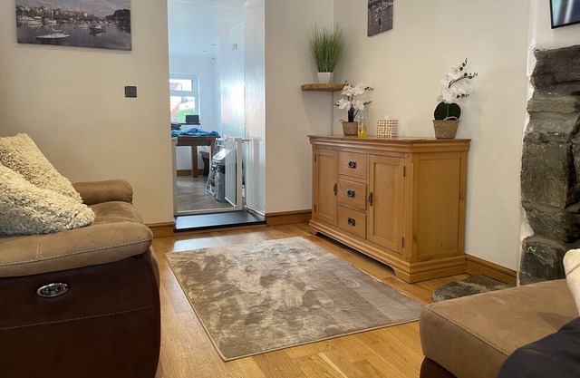2 bed house in the lovely coastal town of Porthmadog