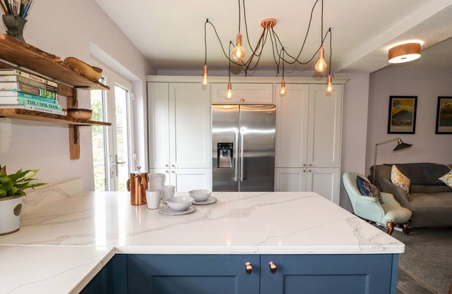 WOODLAND VIEW, pet friendly, with a garden in Penny Bridge