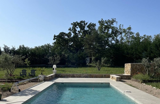 Superbe Villa Dans le Var Avec Piscine Entourée D'oliviers