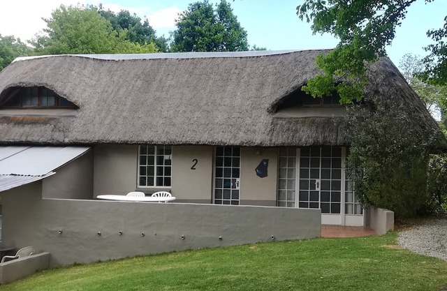 Quaint 1-Bed Cottage with Lounge in Underberg