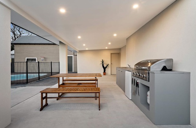 Chambre House - Pool, Outdoor entertainment, Aircon every room.