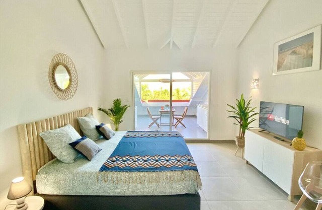 Beautiful S12B suite 300m from the sea with swimming pool